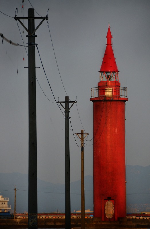 赤い灯台：瀬戸内海