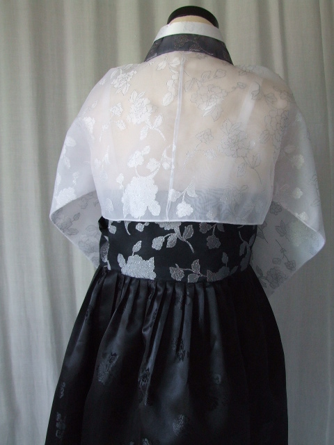 韓服製作「アトリエ クルム」 白と黒のチマチョゴリ