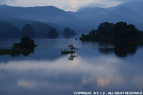 秋元湖の朝景