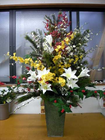 正月用の造花アレンジメント レストランのディスプレイ用 花あしらい工房 フラワーアレンジメントの作り方