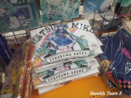 アニメイト秋葉原店にて、「マジカルミライ」公式グッズが発売