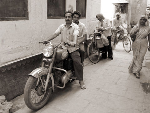 Varanasi-mono-30.jpg