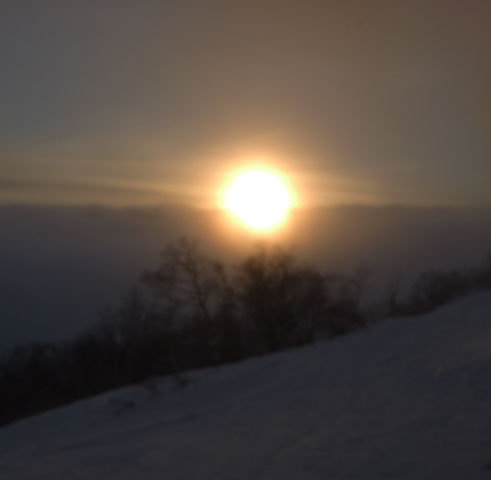 スキーリゾートの日没